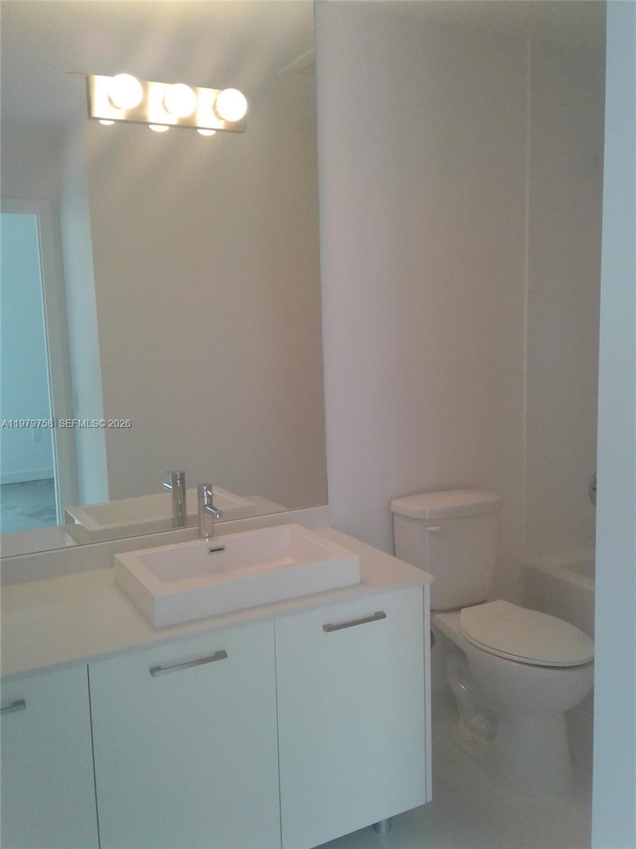 151 SE 1st St #906, Miami FL 33131