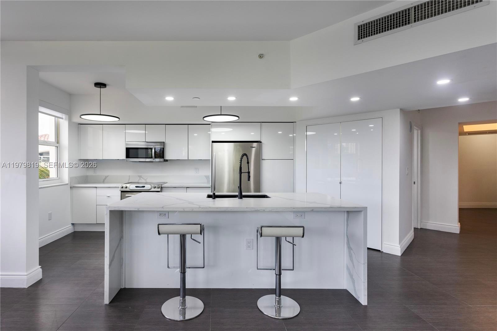 19900 E Country Club Dr #311, Aventura FL 33180