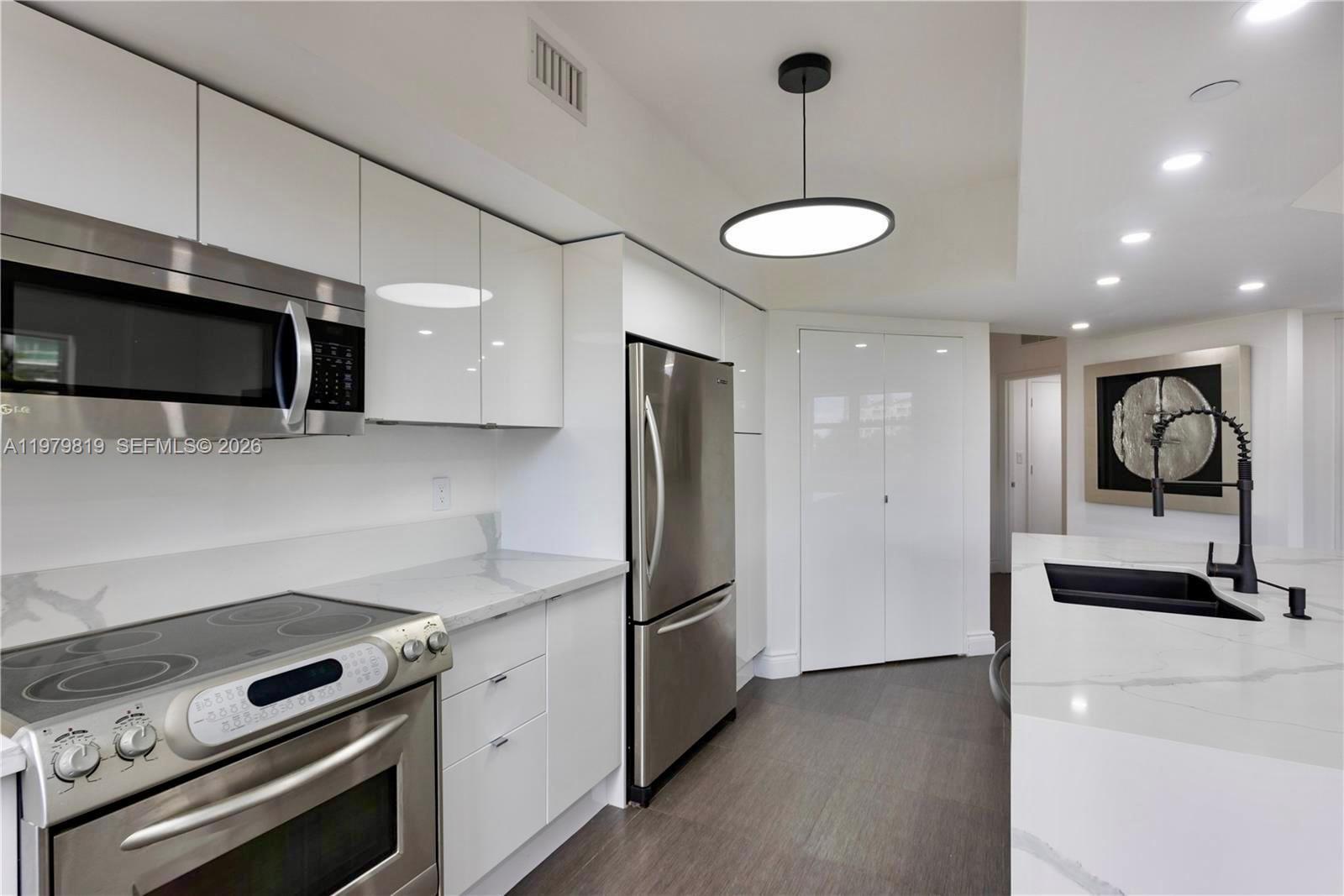19900 E Country Club Dr #311, Aventura FL 33180
