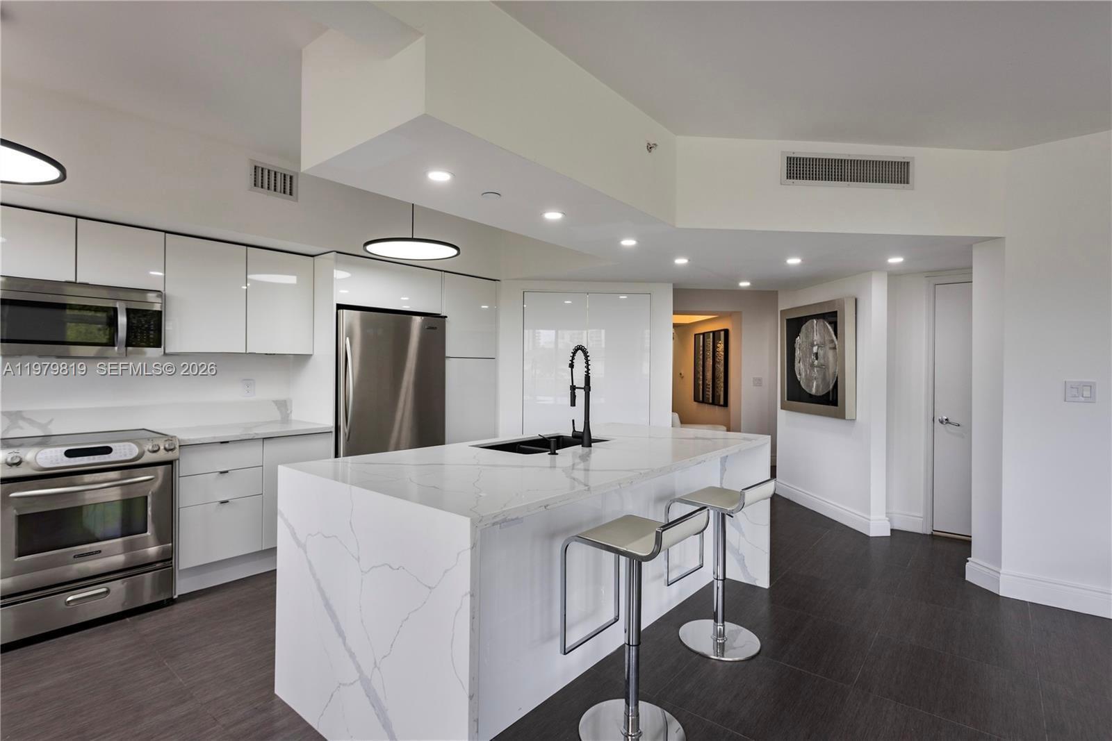 19900 E Country Club Dr #311, Aventura FL 33180