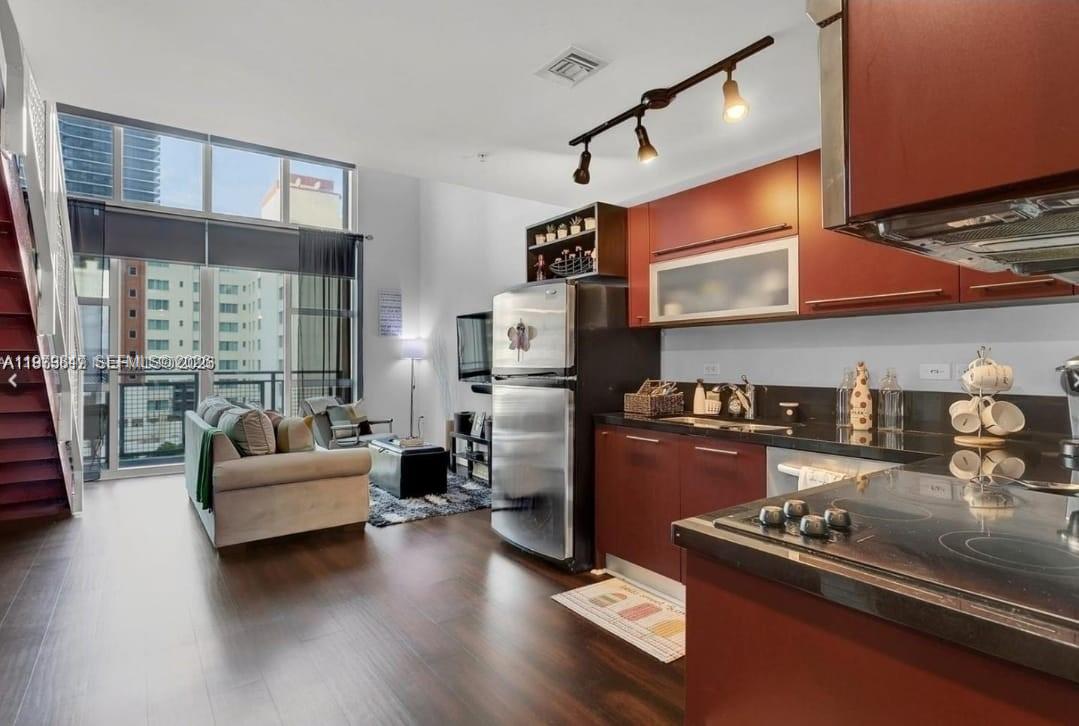 244 NE Biscayne Blvd #440, Miami FL 33132