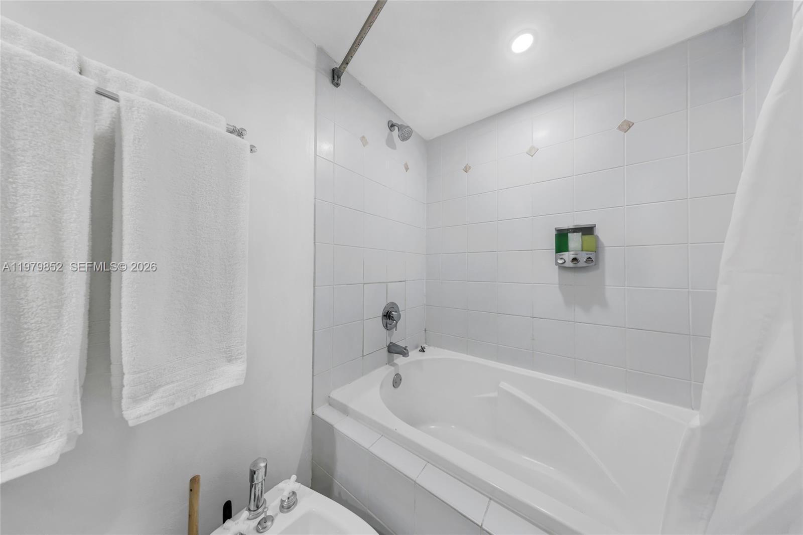2951 S Bayshore Dr #215, Coconut Grove FL 33133