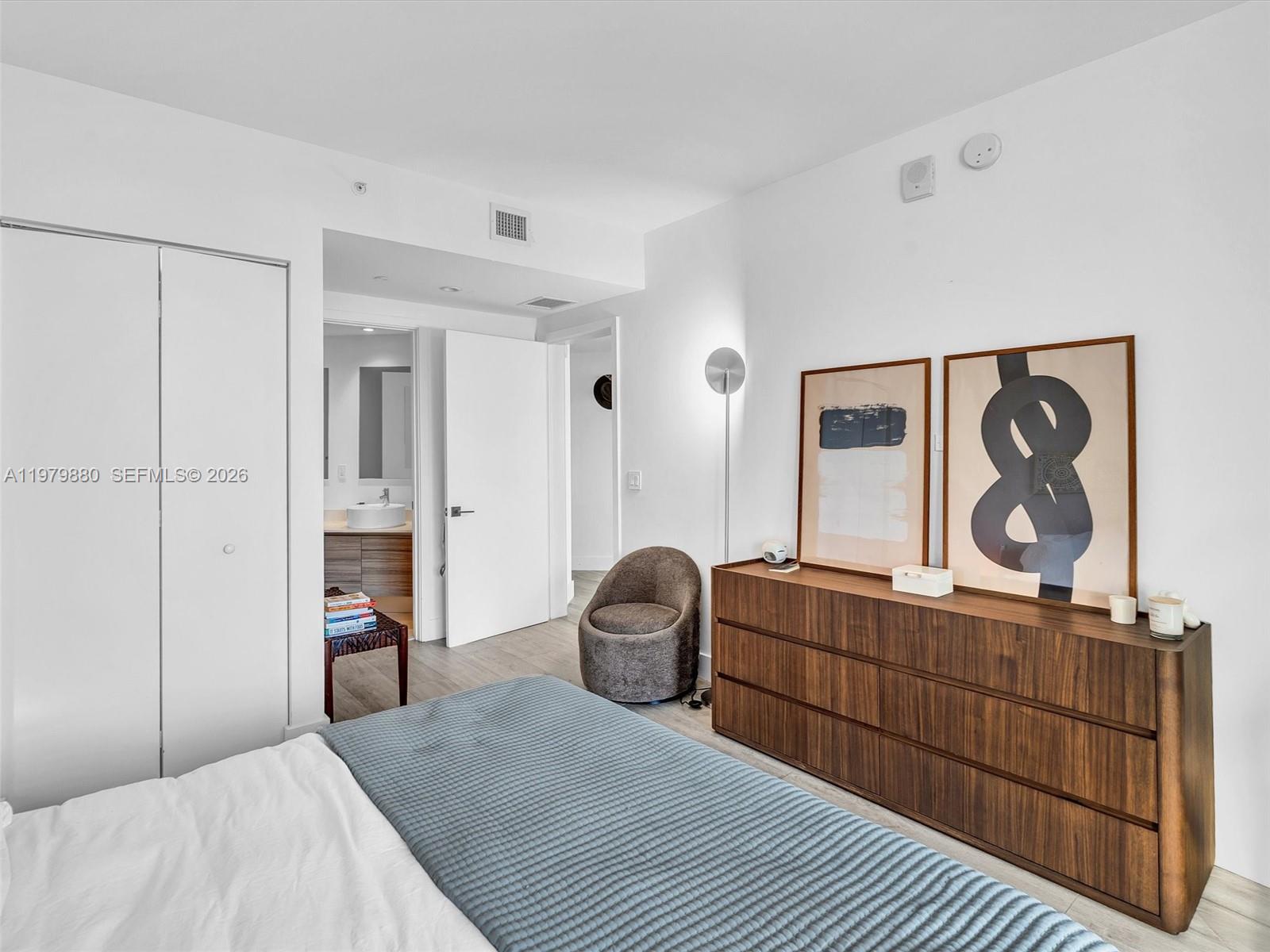121 NE 34th St #2104, Miami FL 33137
