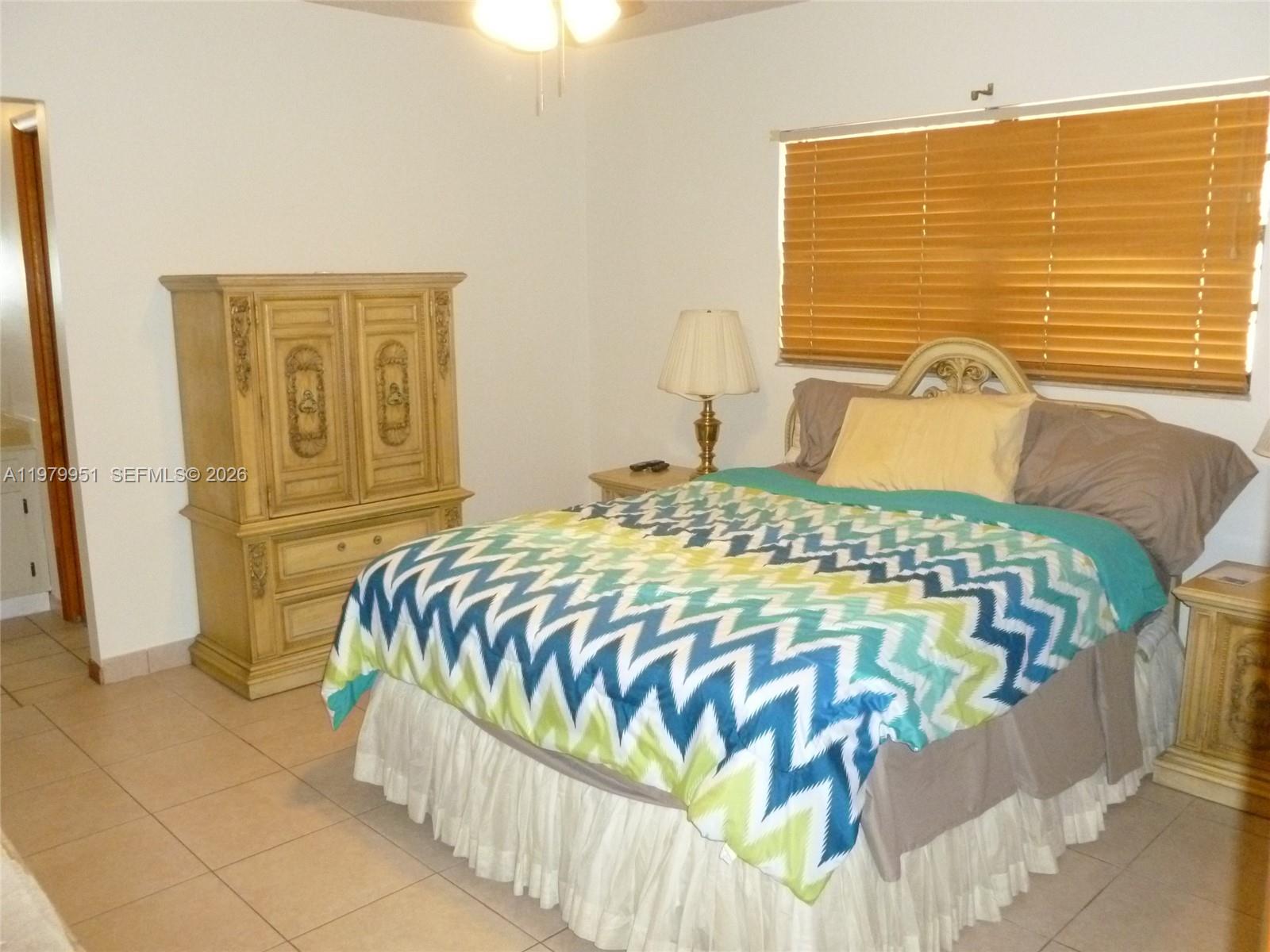 3261 NW 14th St, Miami FL 33125