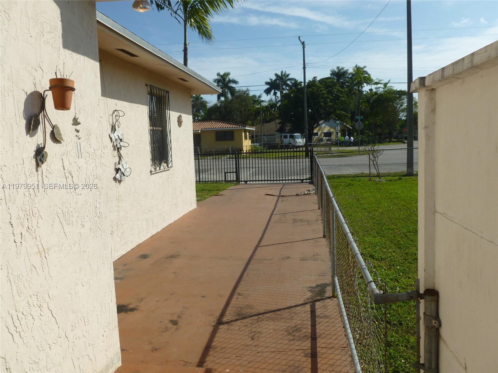 3261 NW 14th St, Miami FL 33125