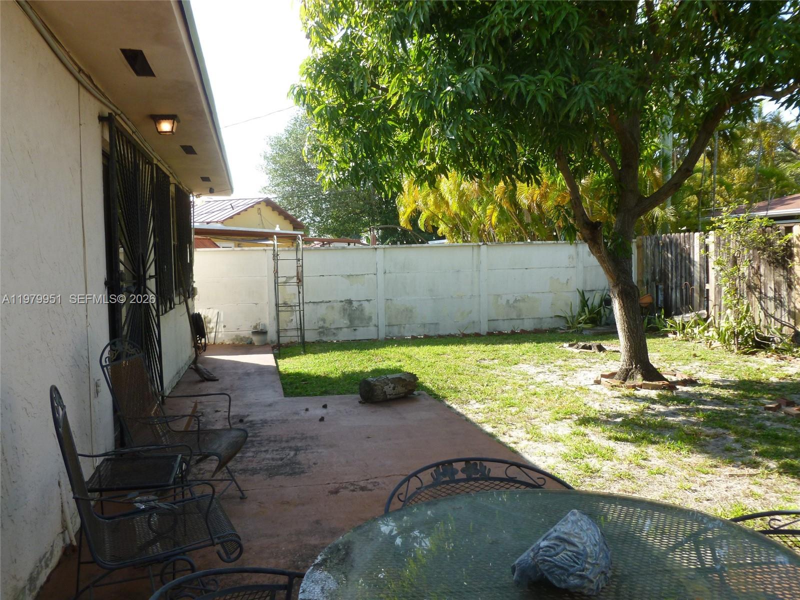 3261 NW 14th St, Miami FL 33125