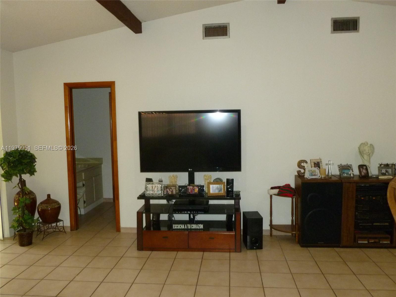 3261 NW 14th St, Miami FL 33125