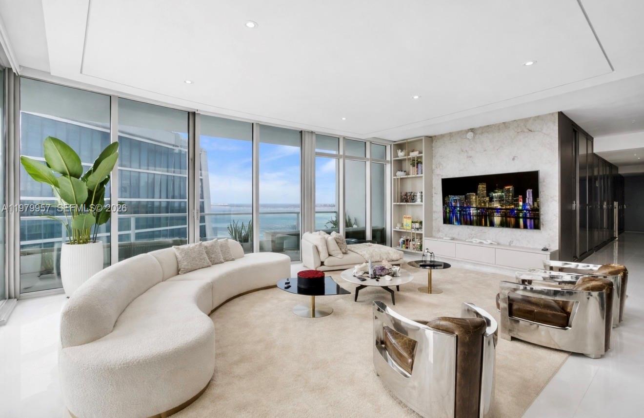 900 Biscayne Blvd #PH6109, Miami FL 33132