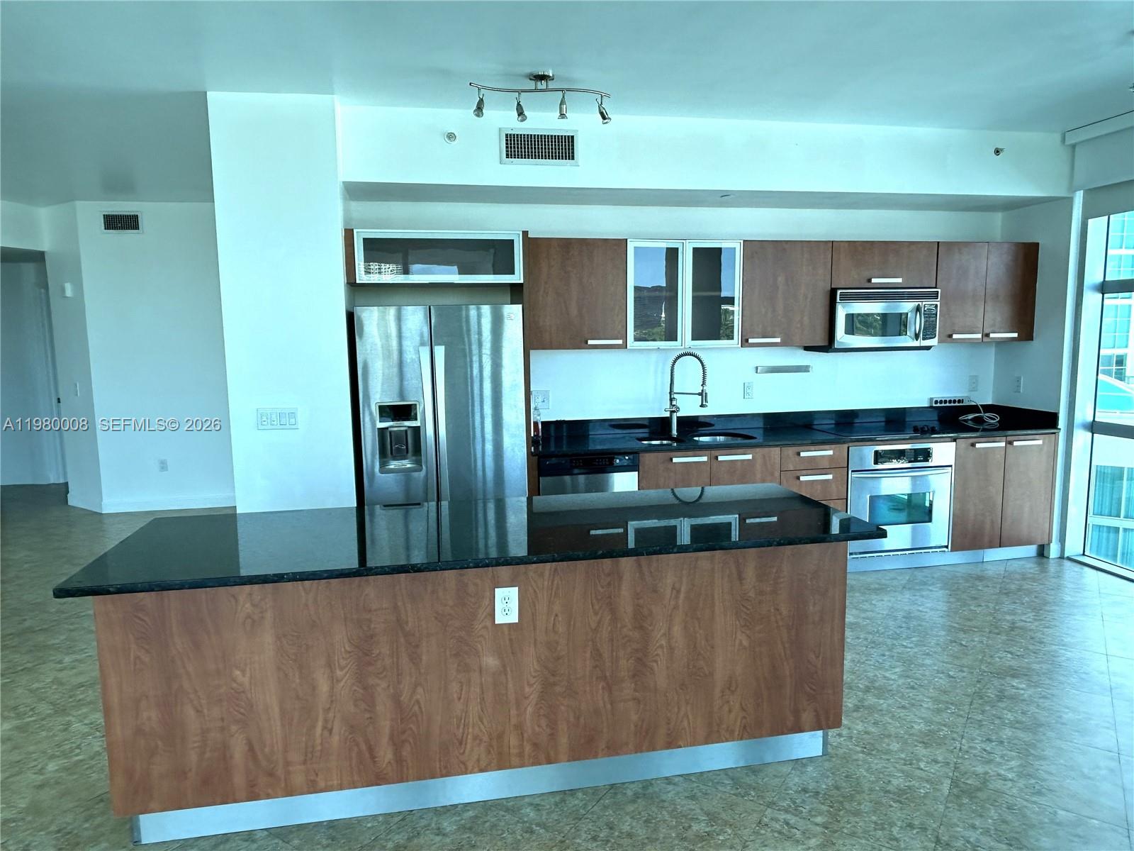 3131 NE 188 ST #2-601, Aventura FL 33180