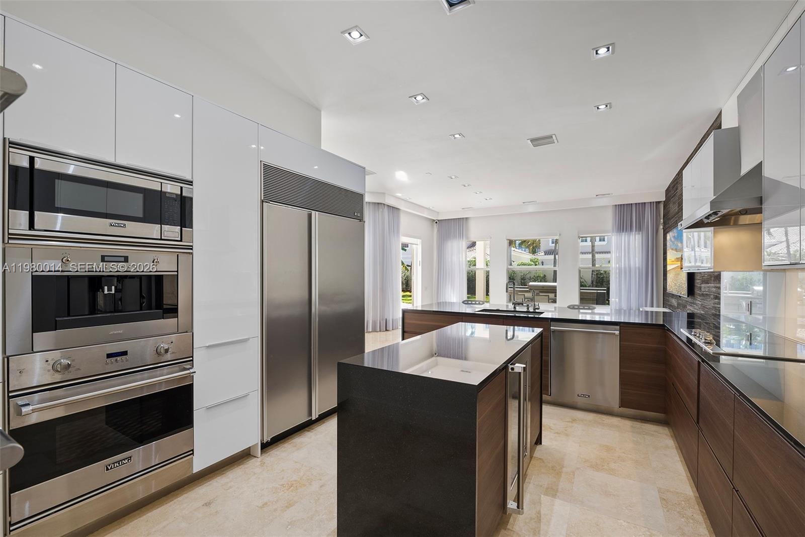 822 Meridian Ln, Hollywood FL 33019