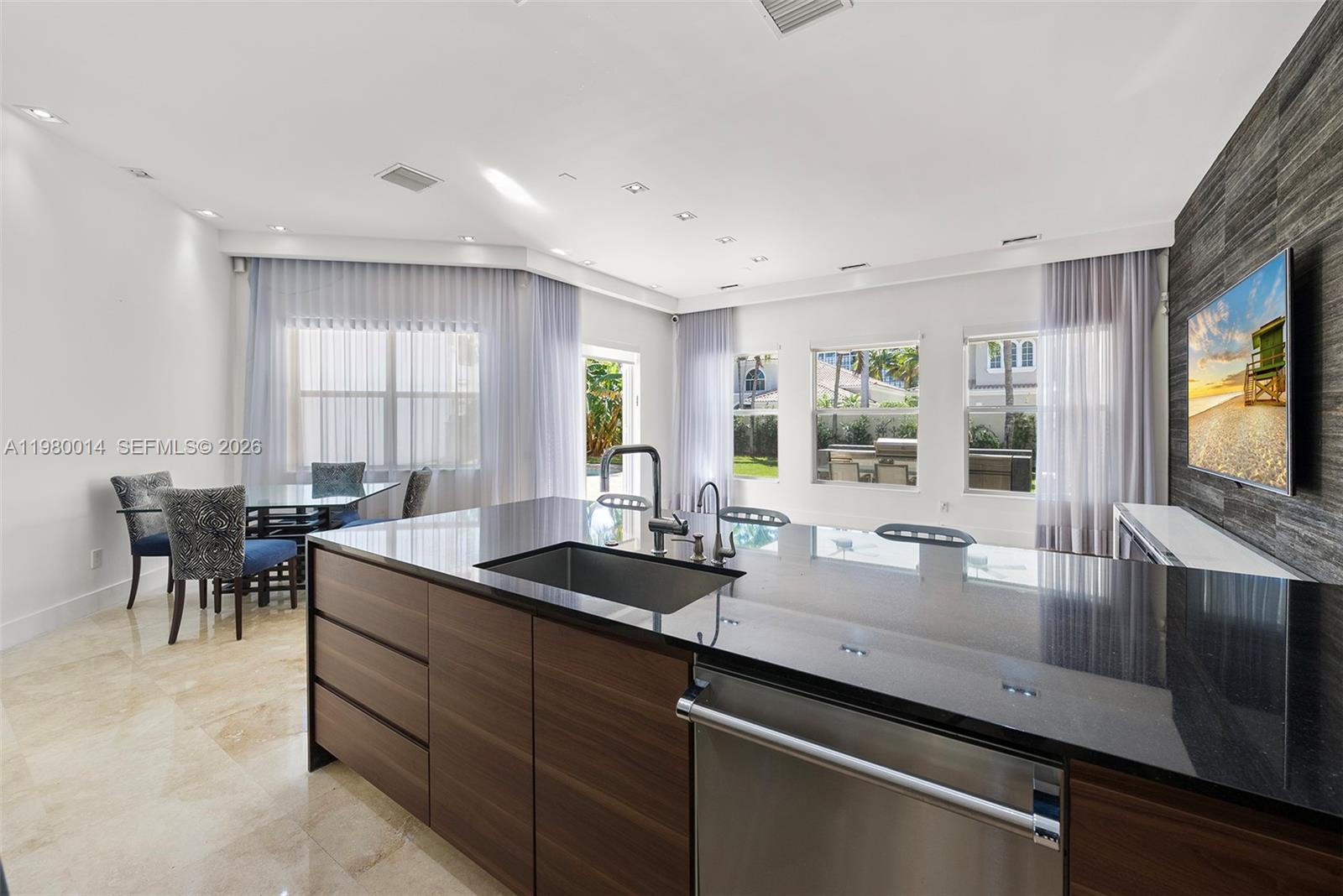 822 Meridian Ln, Hollywood FL 33019