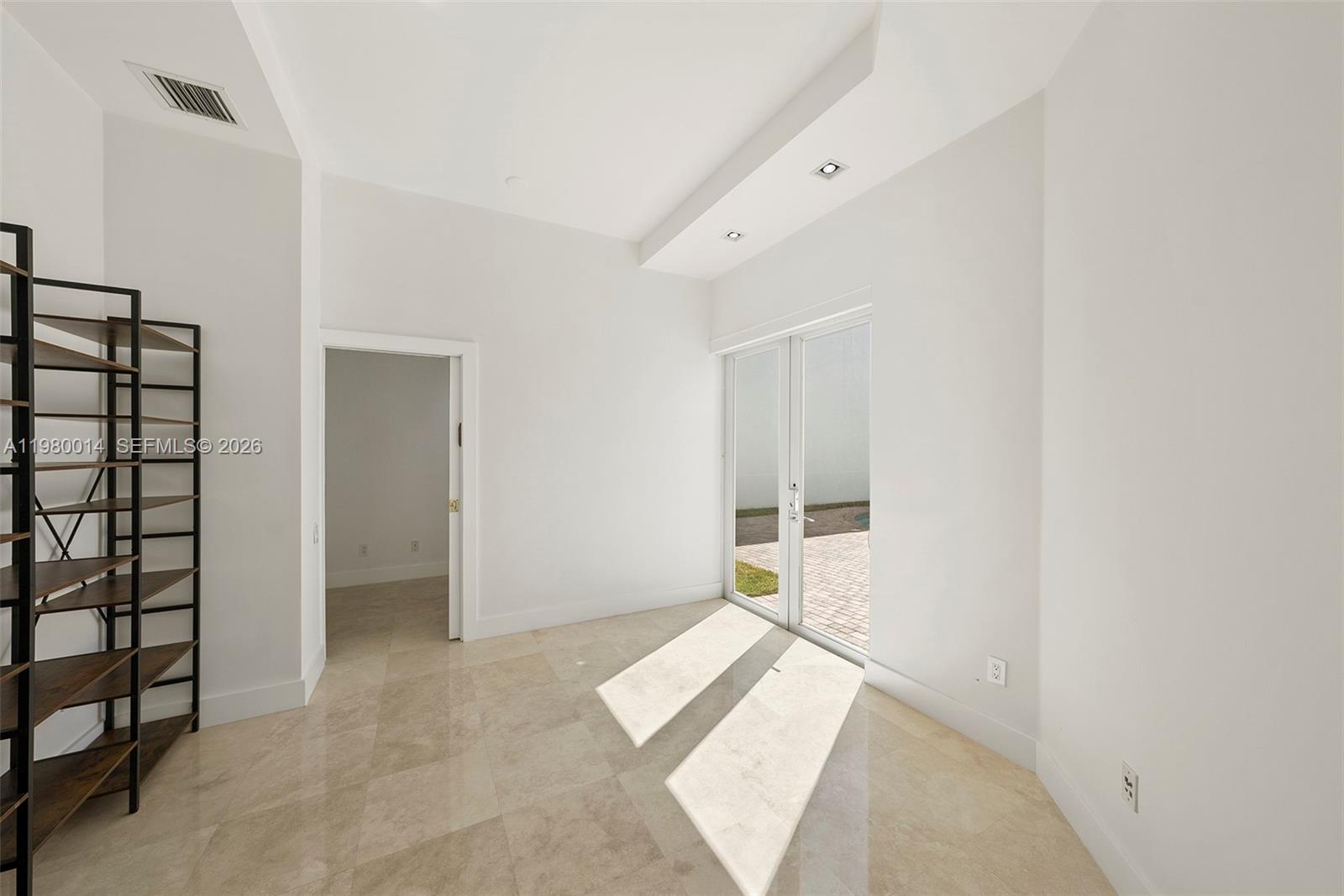 822 Meridian Ln, Hollywood FL 33019