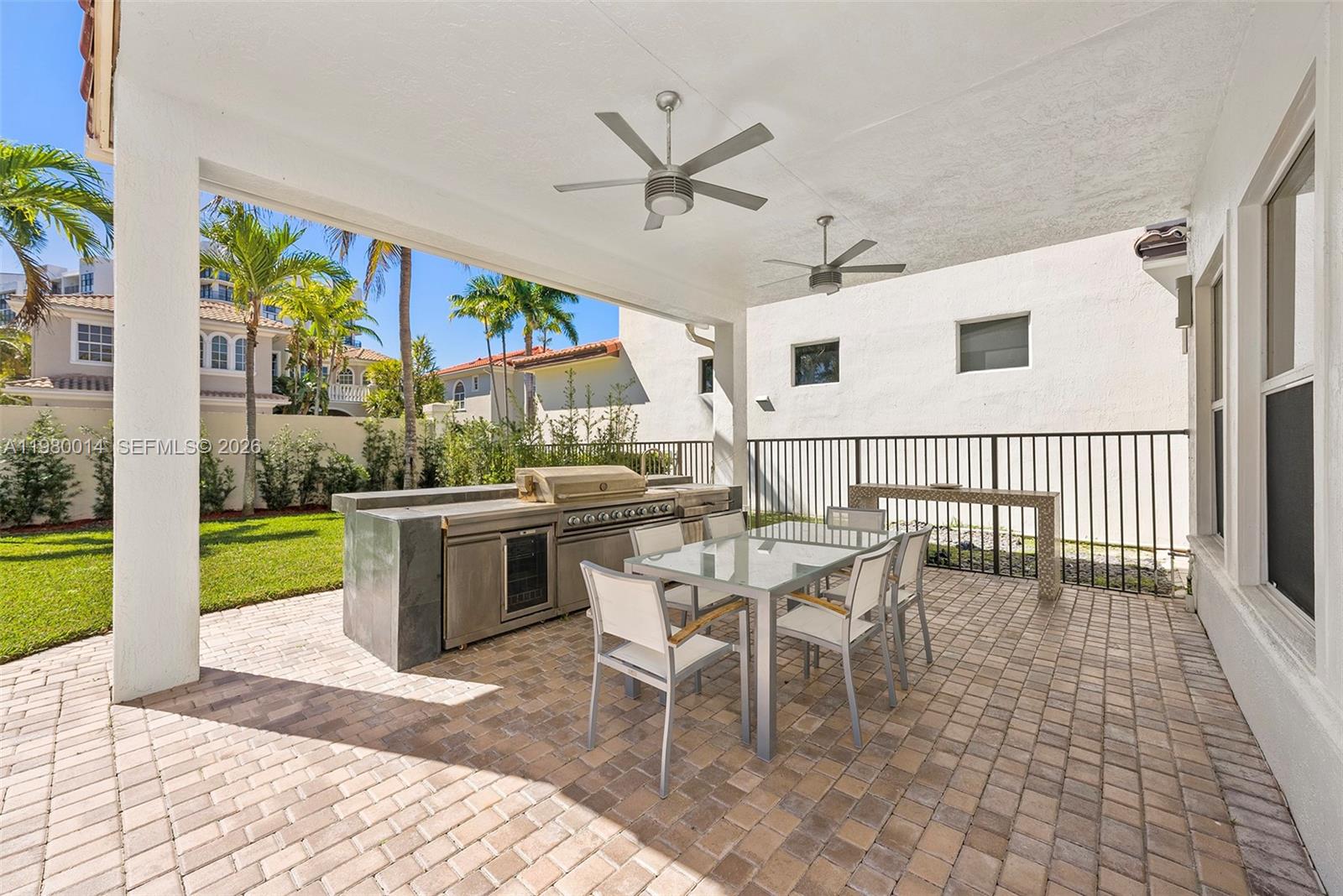 822 Meridian Ln, Hollywood FL 33019