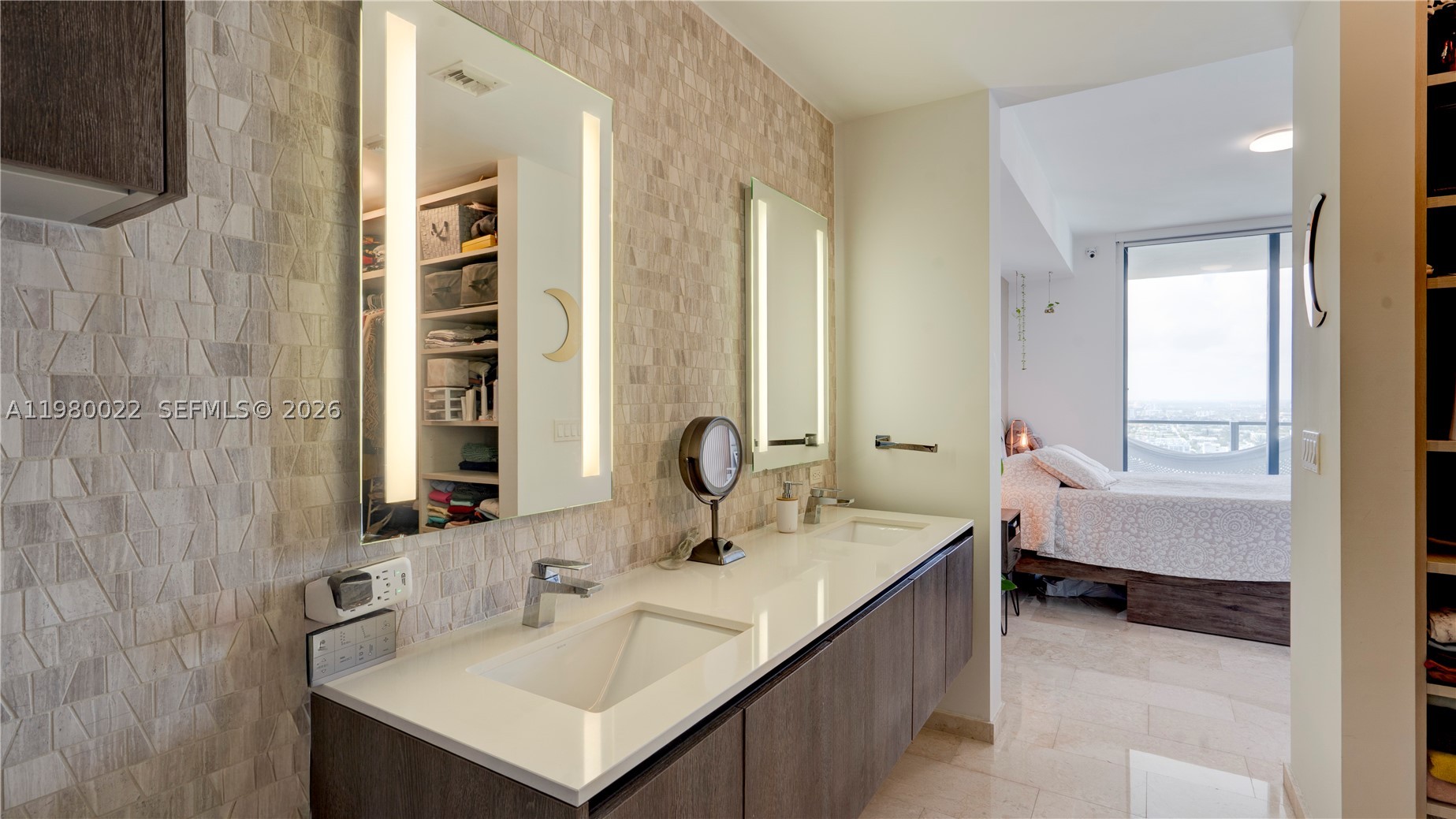 88 SW 7th St #2706, Miami FL 33130