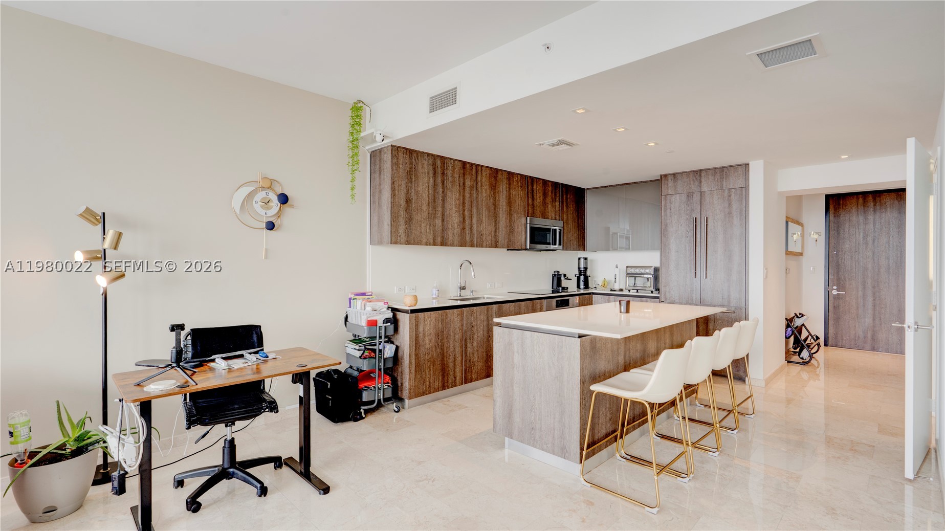 88 SW 7th St #2706, Miami FL 33130