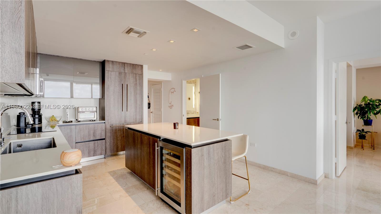 88 SW 7th St #2706, Miami FL 33130