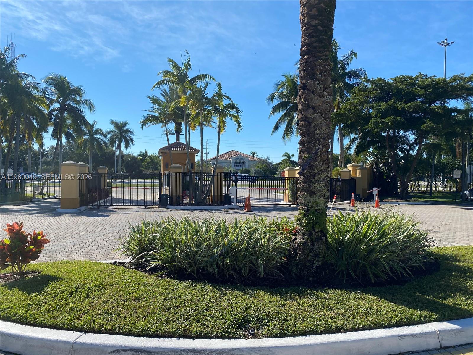 9645 NW 1ST CT #1-302, Pembroke Pines FL 33024