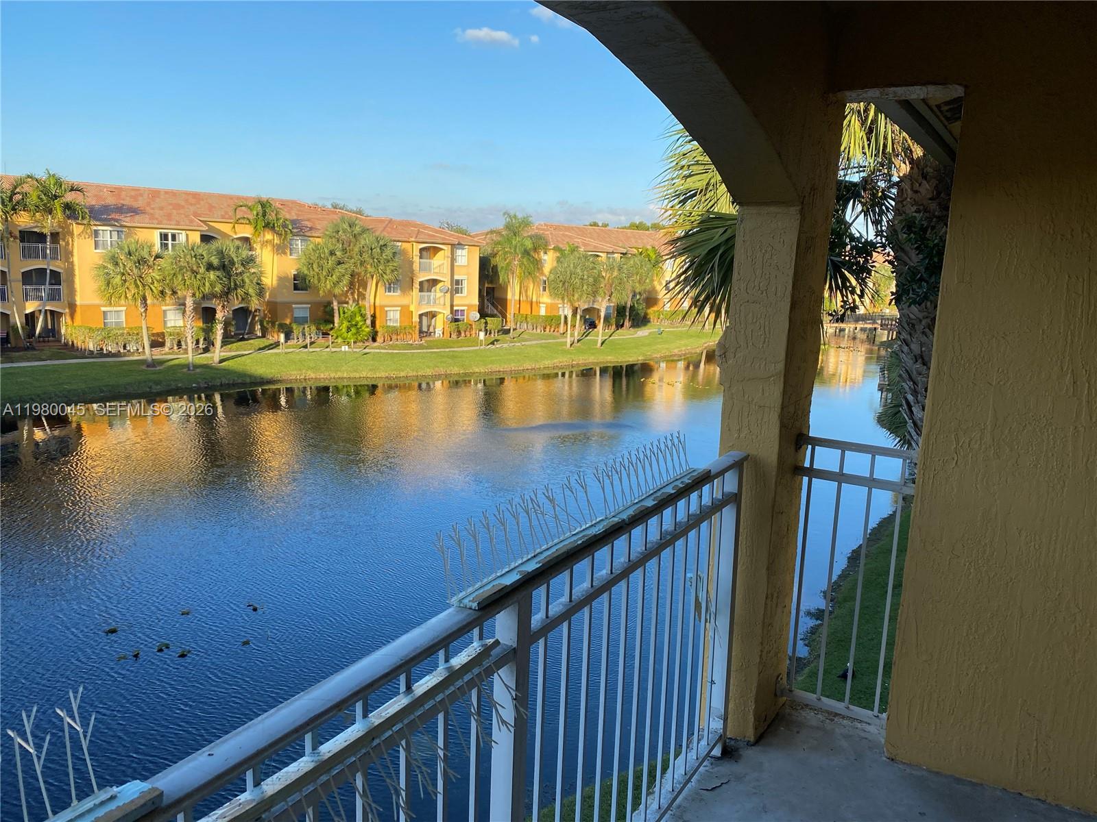 9645 NW 1ST CT #1-302, Pembroke Pines FL 33024