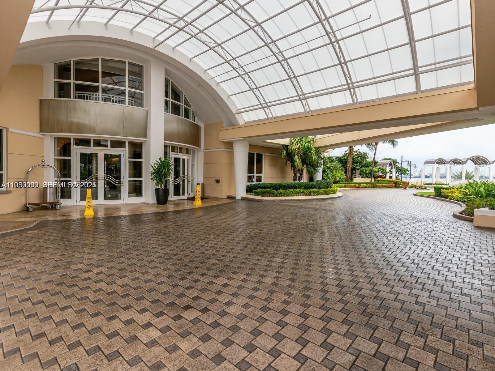 848 Brickell Key Dr #1201, Miami FL 33131