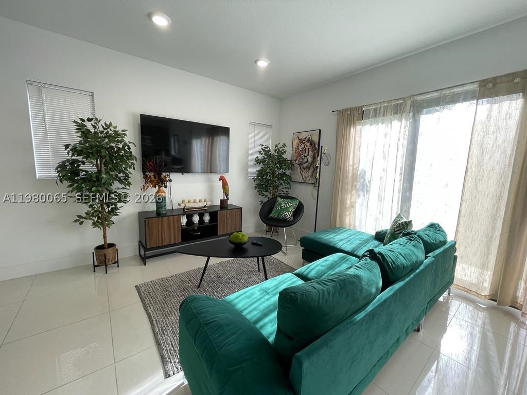 302 NW 11th Ct #302, Florida City FL 33034