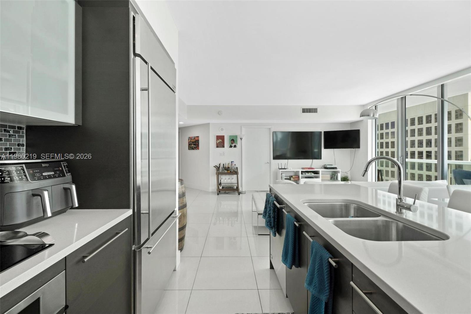 55 SE 6th St #3102, Miami FL 33131