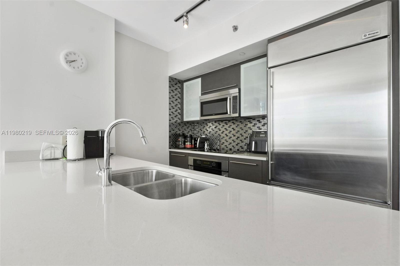 55 SE 6th St #3102, Miami FL 33131