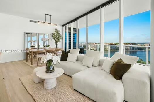 100 S Pointe Dr #1701, Miami Beach FL 33139