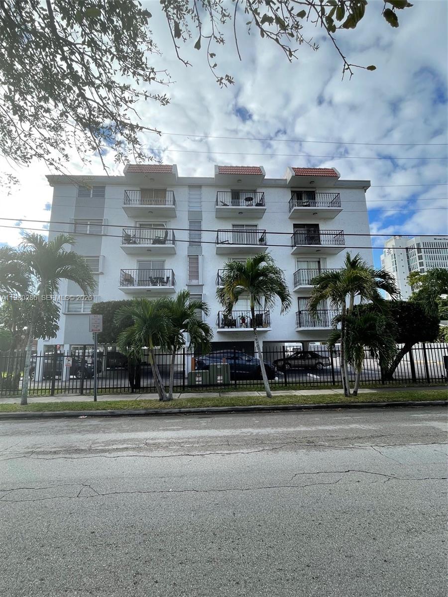 2500 SW 6th St #404, Miami FL 33135