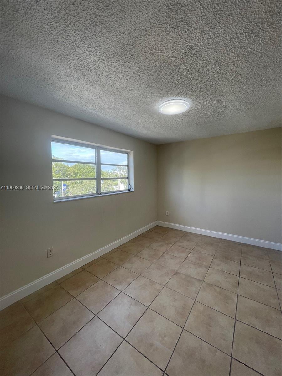 2500 SW 6th St #404, Miami FL 33135