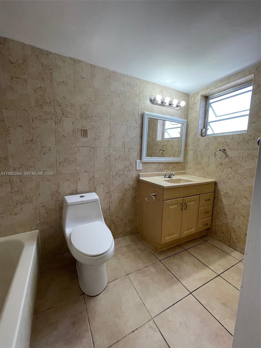 2500 SW 6th St #404, Miami FL 33135