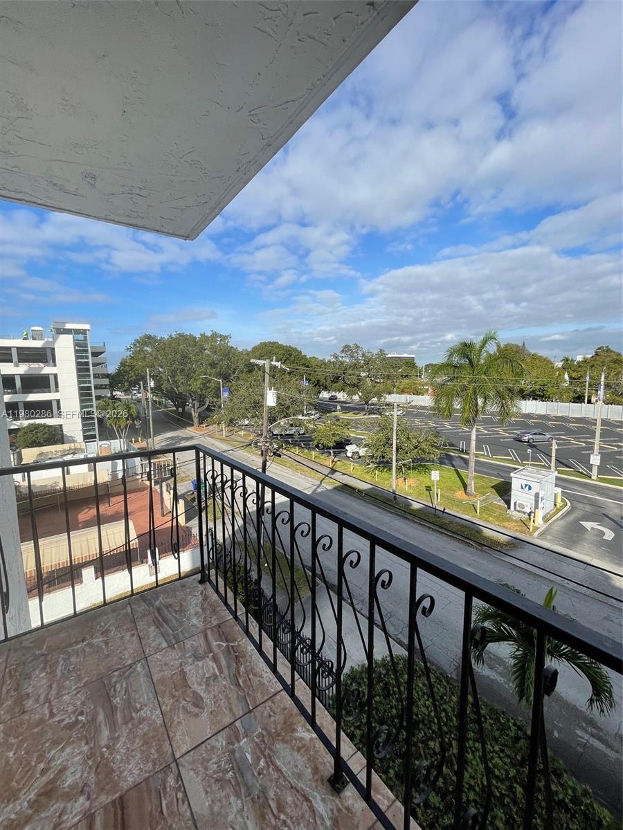 2500 SW 6th St #404, Miami FL 33135