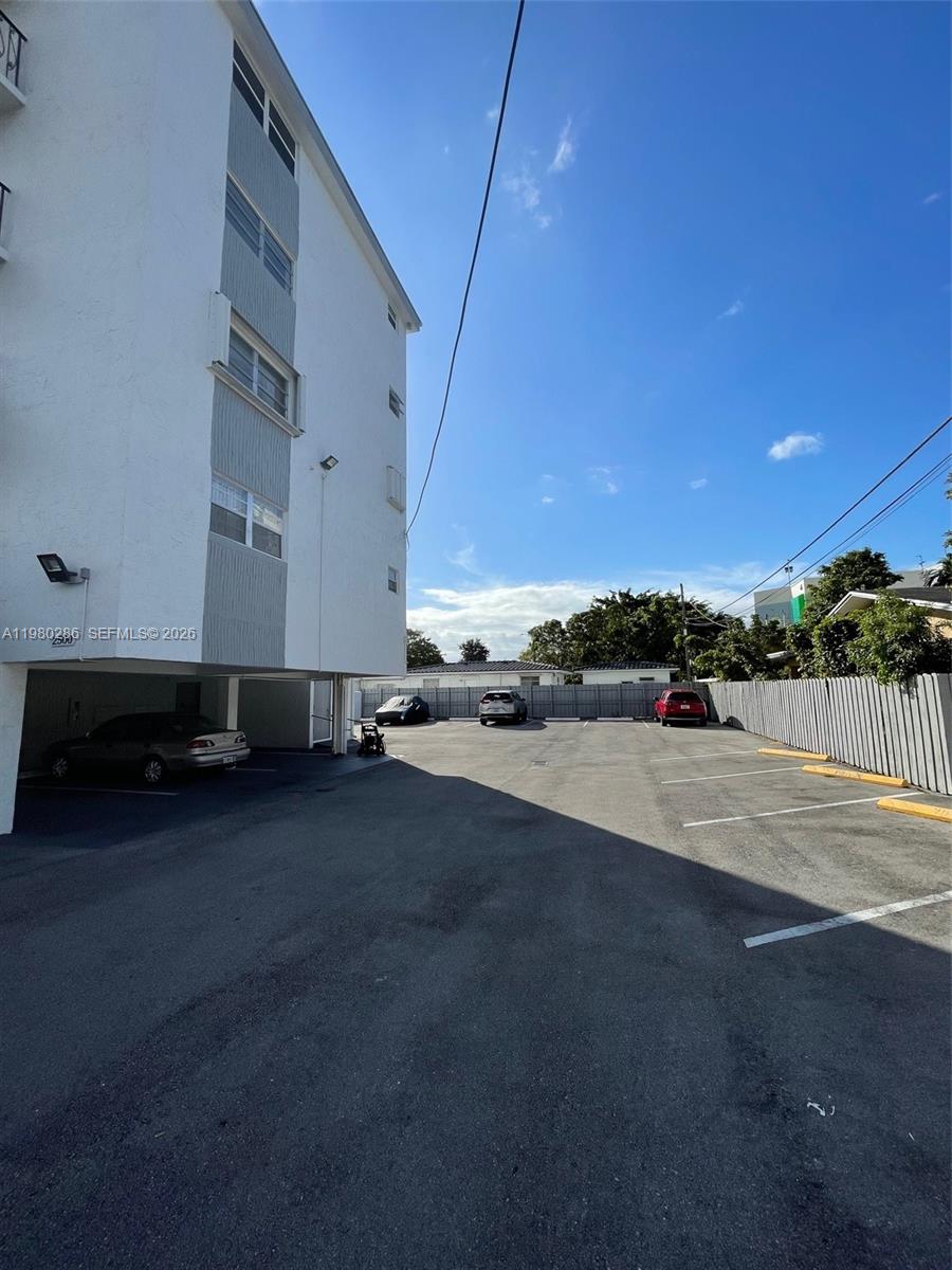 2500 SW 6th St #404, Miami FL 33135