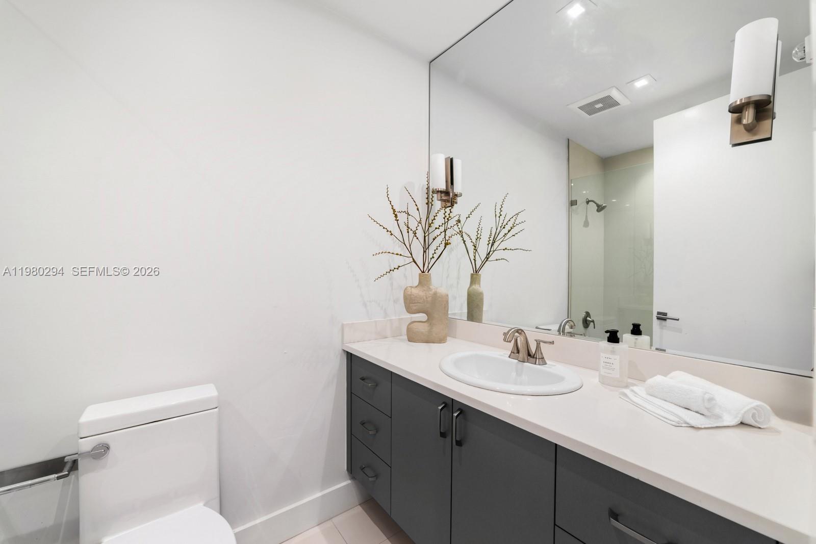5959 Collins Ave #1606, Miami Beach FL 33140