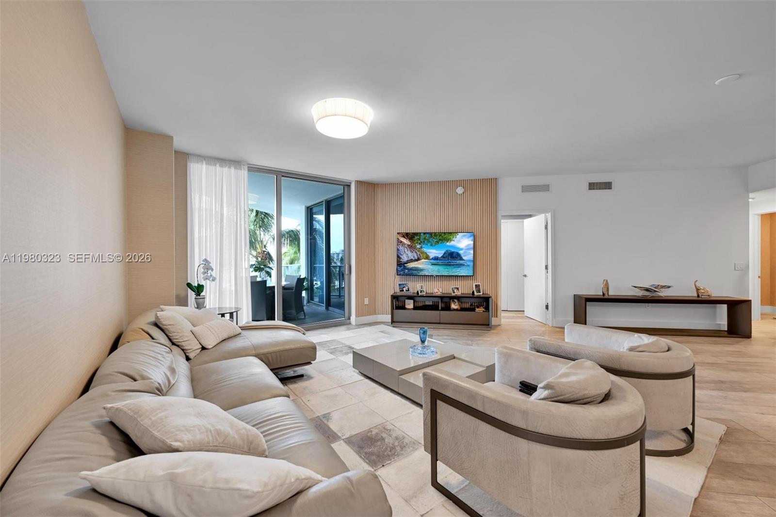 17111 Biscayne Blvd #207, North Miami Beach FL 33160