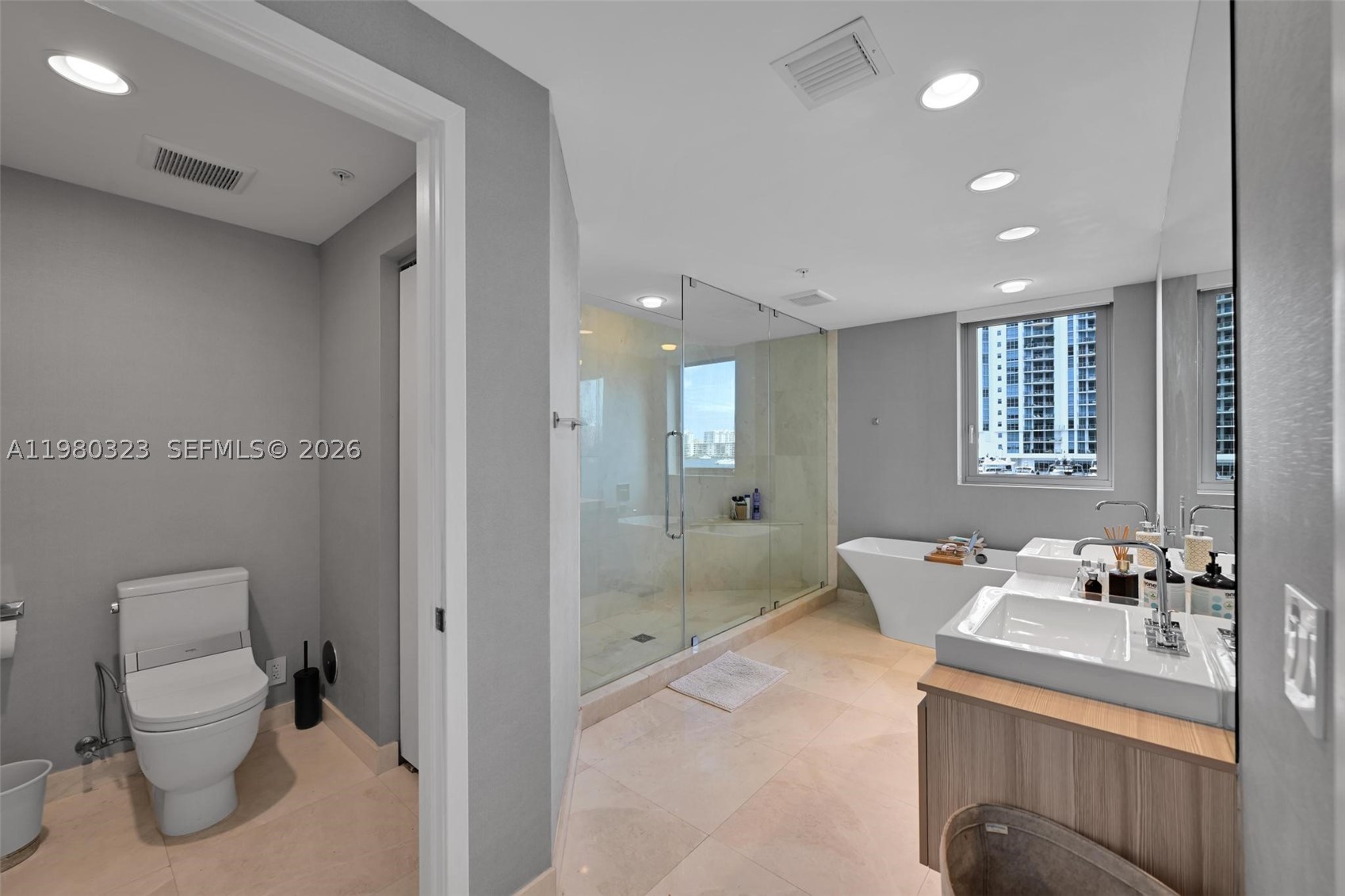 17111 Biscayne Blvd #207, North Miami Beach FL 33160