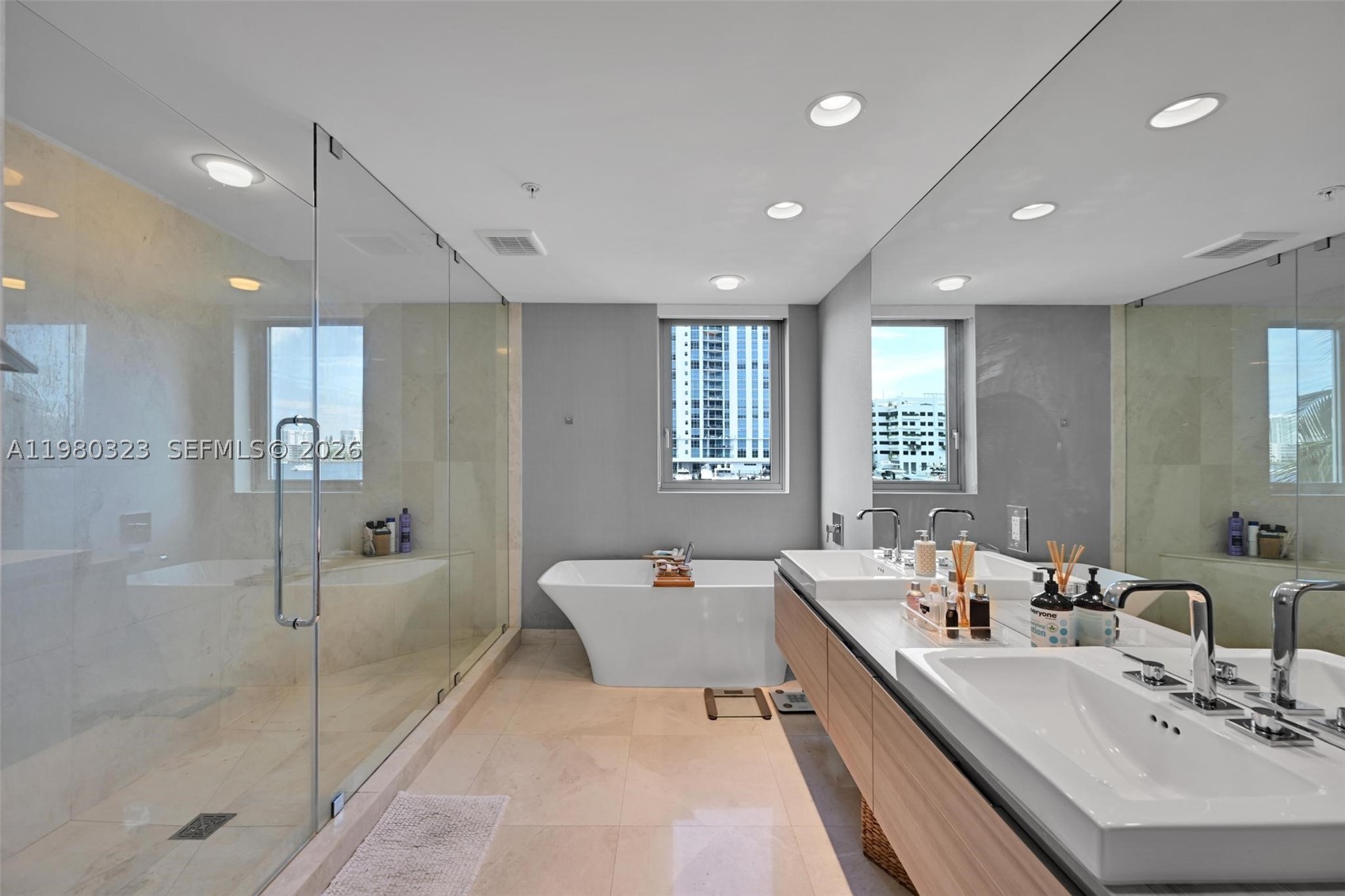 17111 Biscayne Blvd #207, North Miami Beach FL 33160