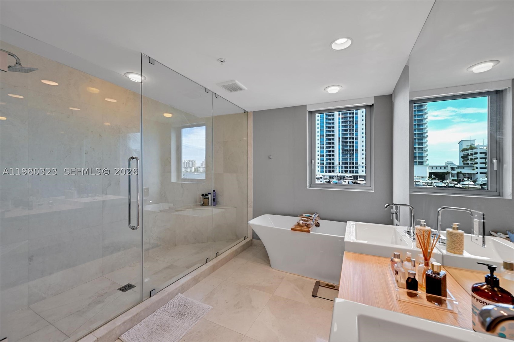 17111 Biscayne Blvd #207, North Miami Beach FL 33160
