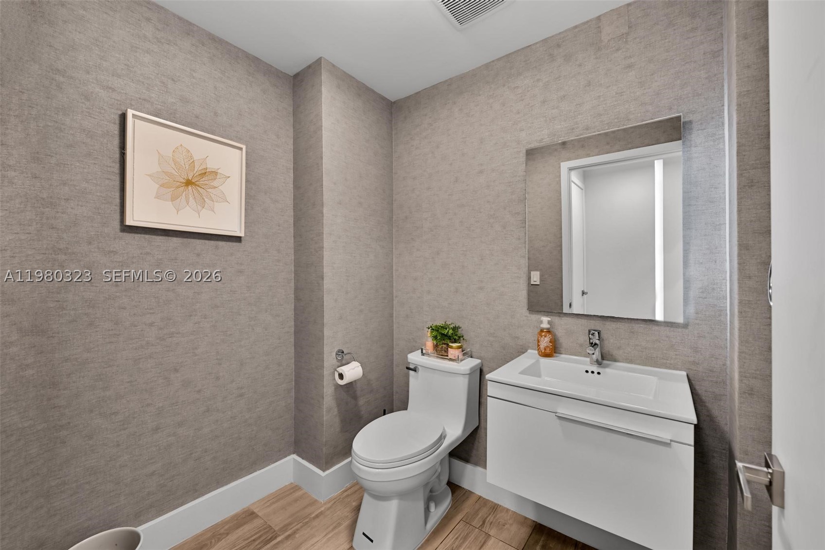 17111 Biscayne Blvd #207, North Miami Beach FL 33160