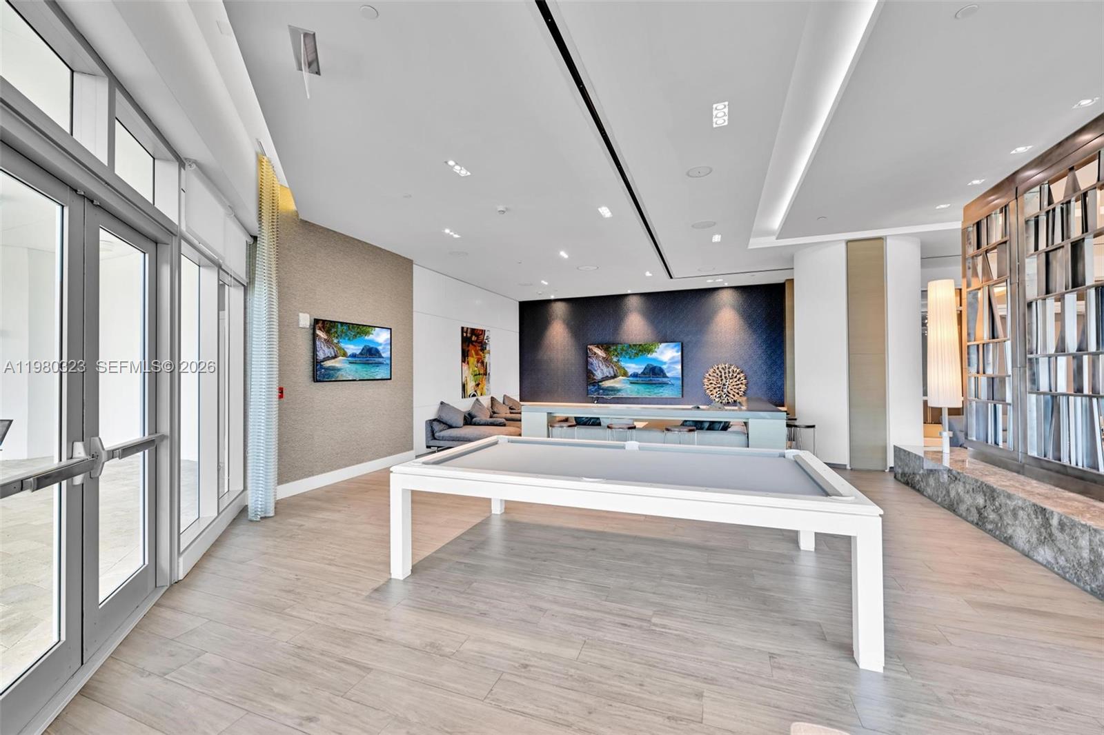 17111 Biscayne Blvd #207, North Miami Beach FL 33160