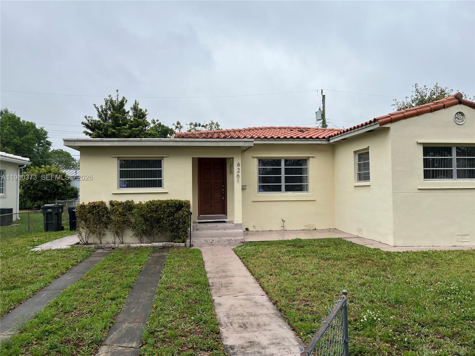 6261 NW 40th St, Virginia Gardens FL 33166