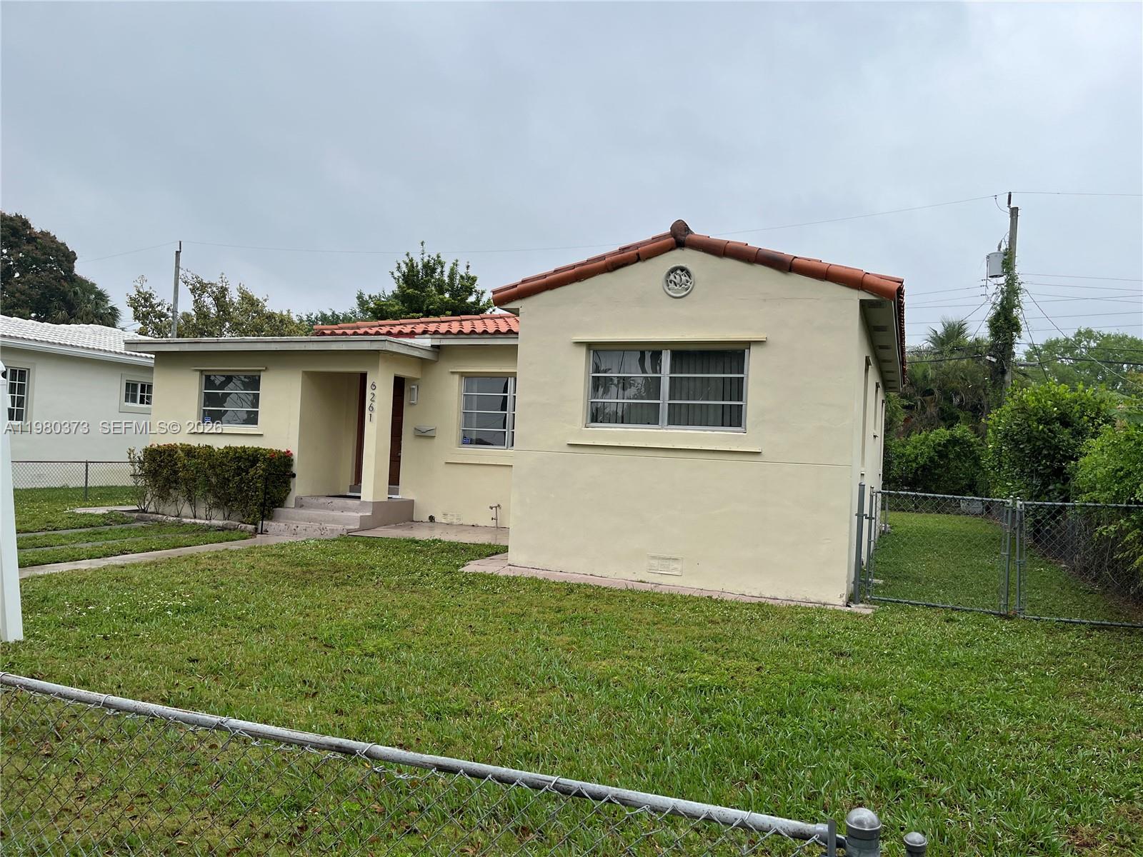 6261 NW 40th St, Virginia Gardens FL 33166