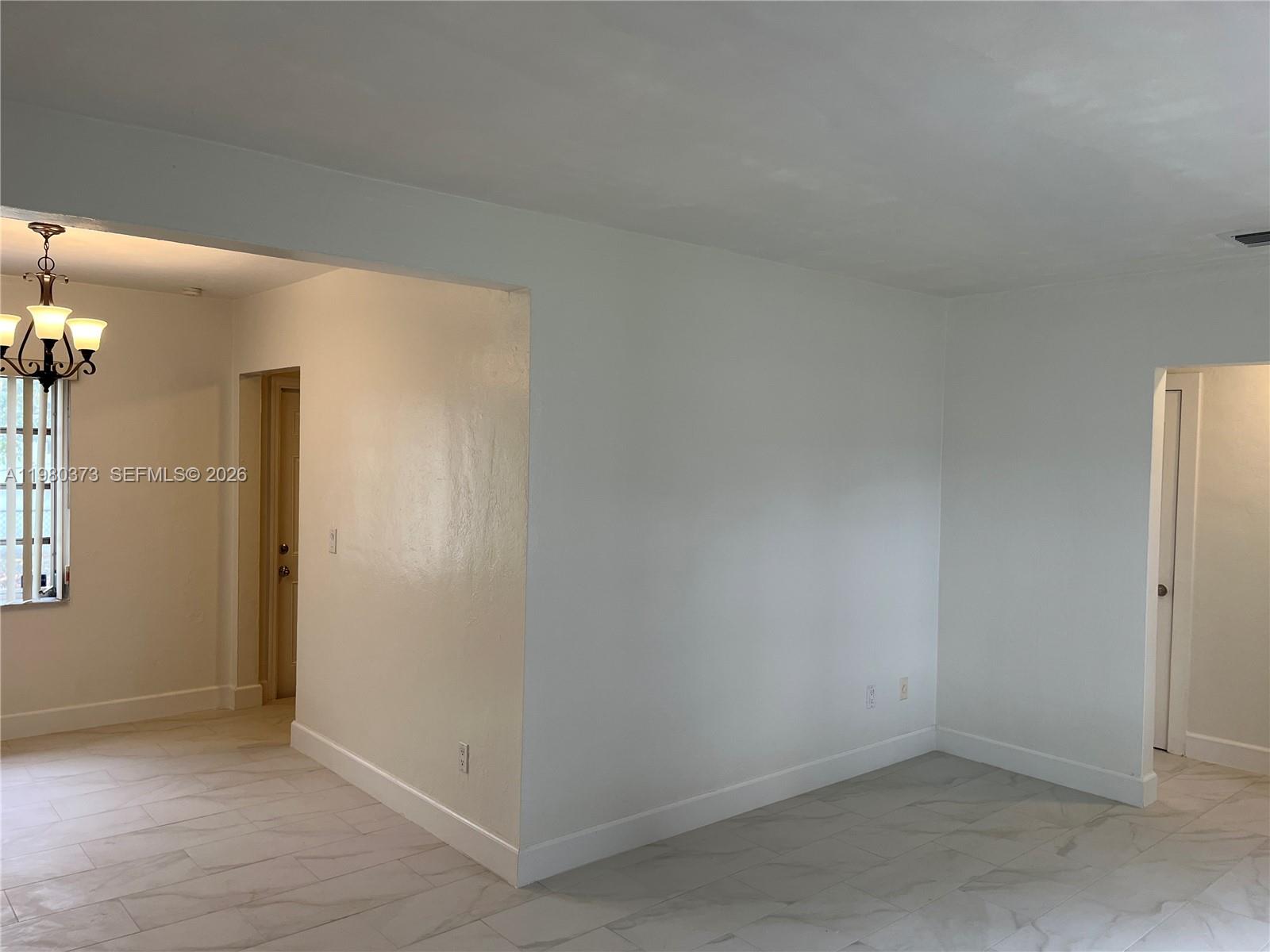 6261 NW 40th St, Virginia Gardens FL 33166