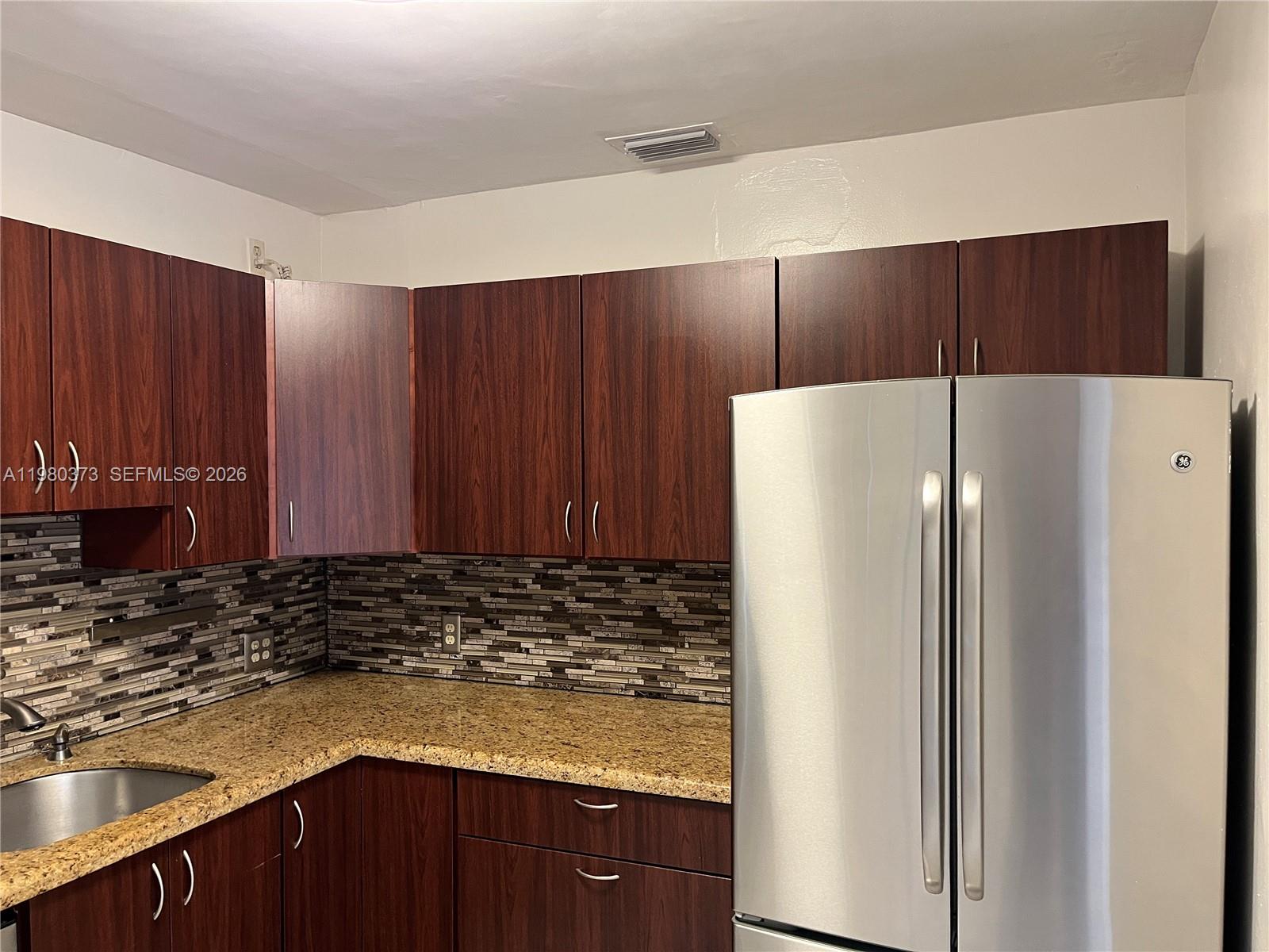 6261 NW 40th St, Virginia Gardens FL 33166