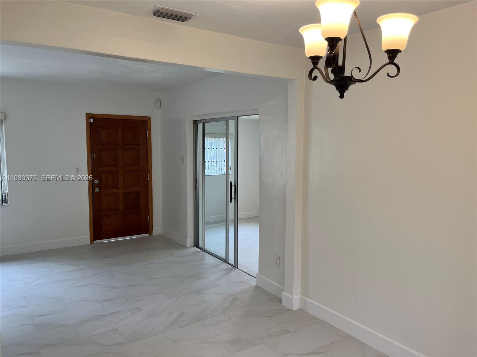 6261 NW 40th St, Virginia Gardens FL 33166