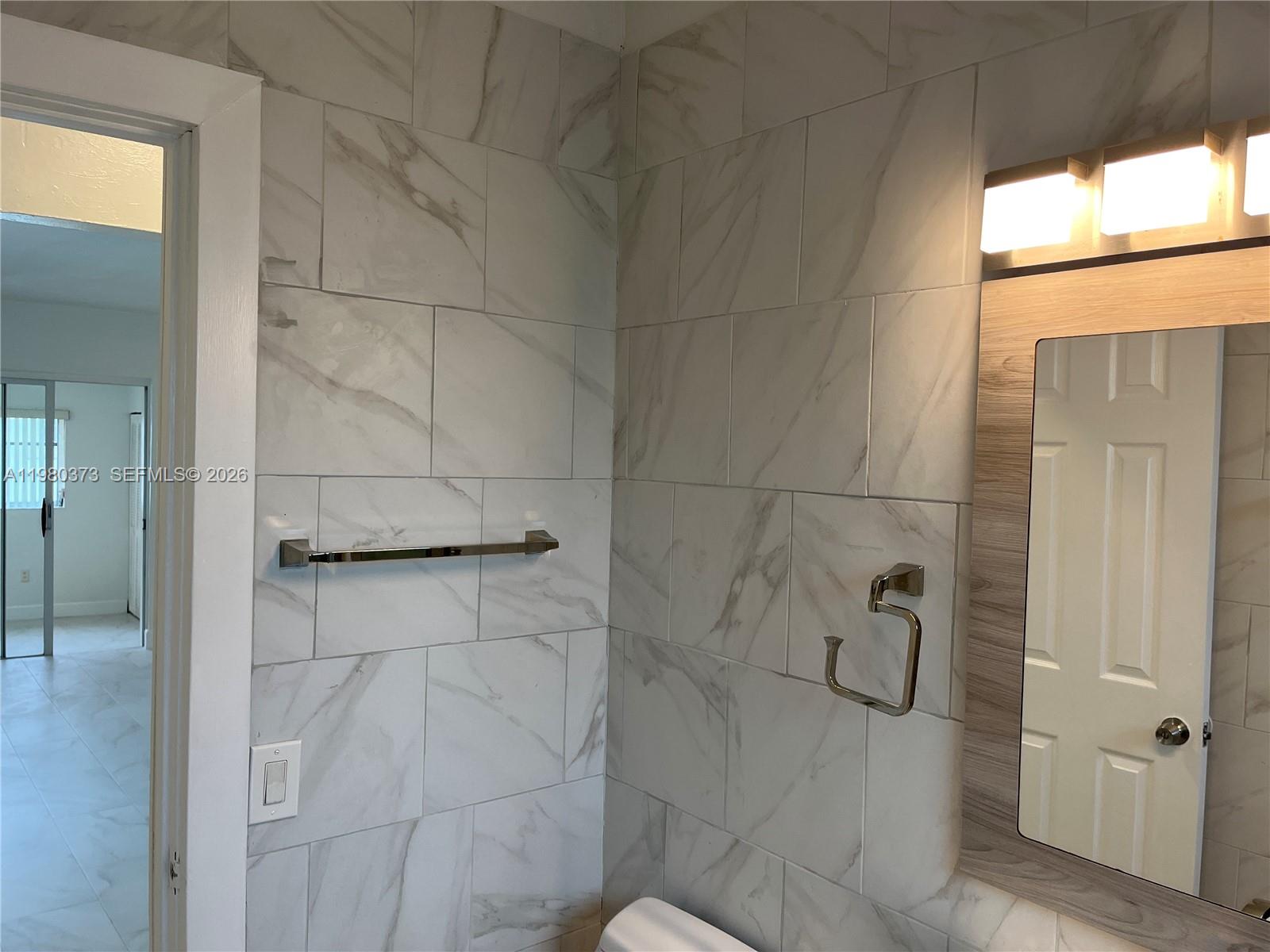 6261 NW 40th St, Virginia Gardens FL 33166