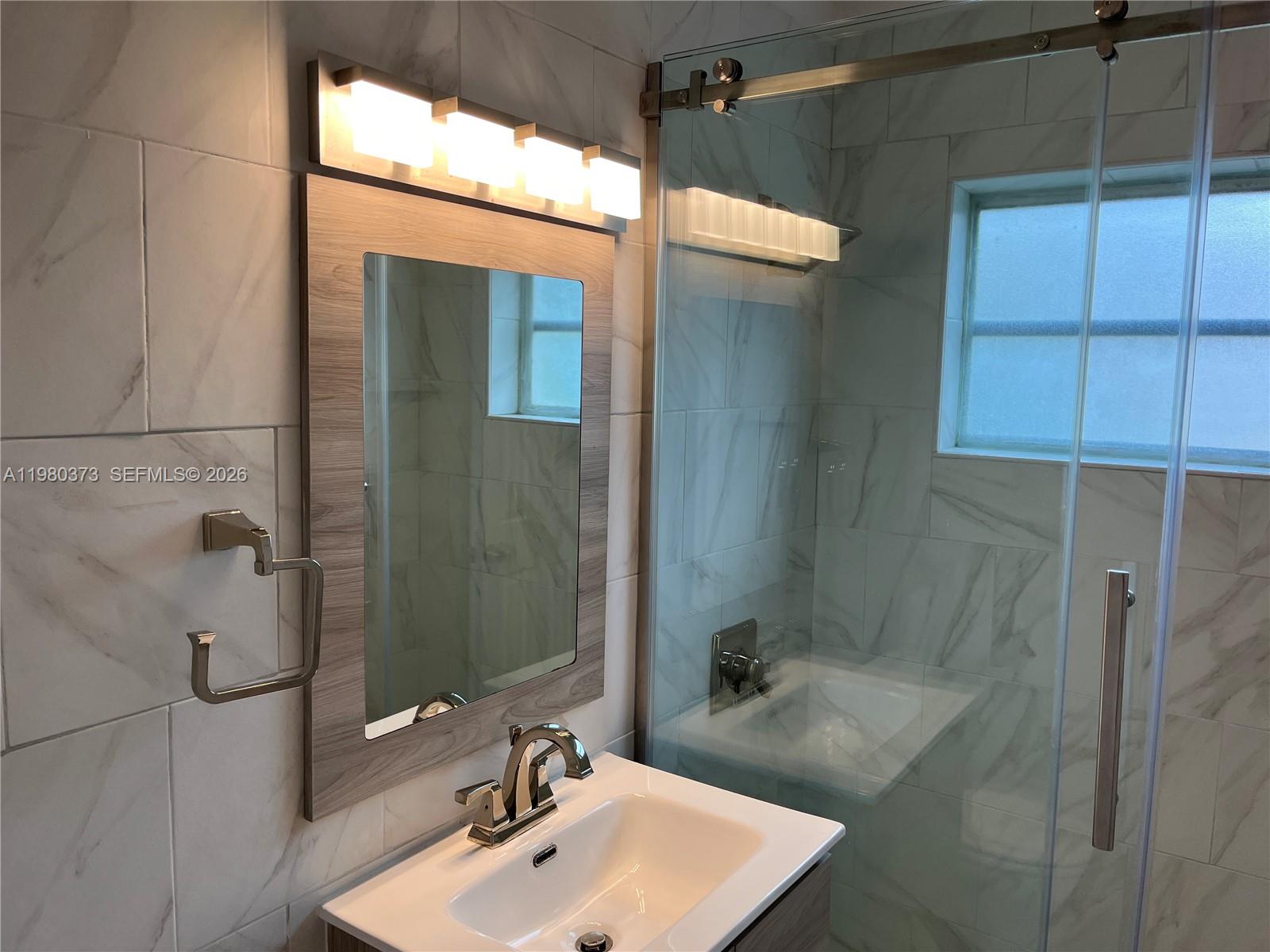 6261 NW 40th St, Virginia Gardens FL 33166