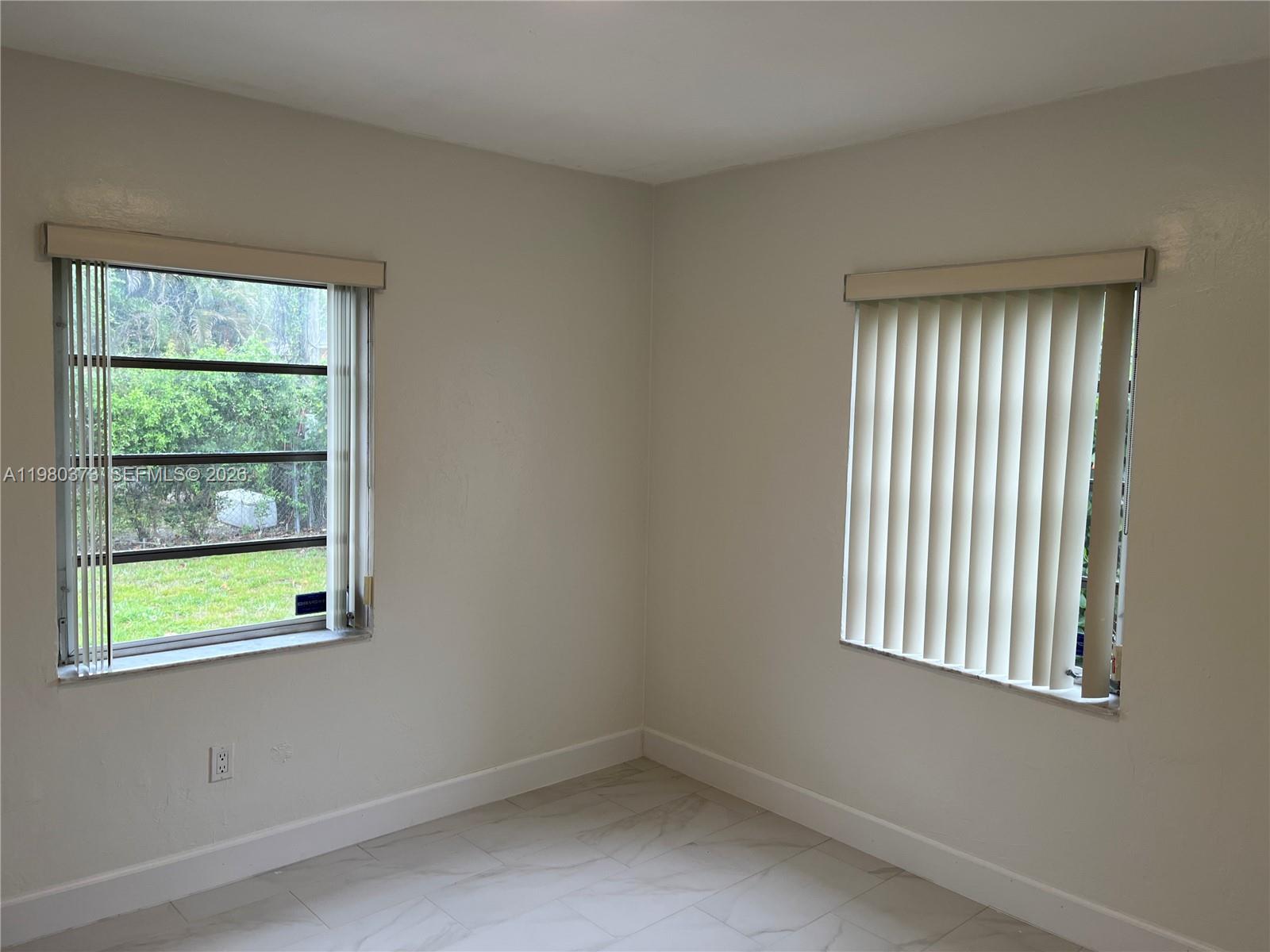 6261 NW 40th St, Virginia Gardens FL 33166