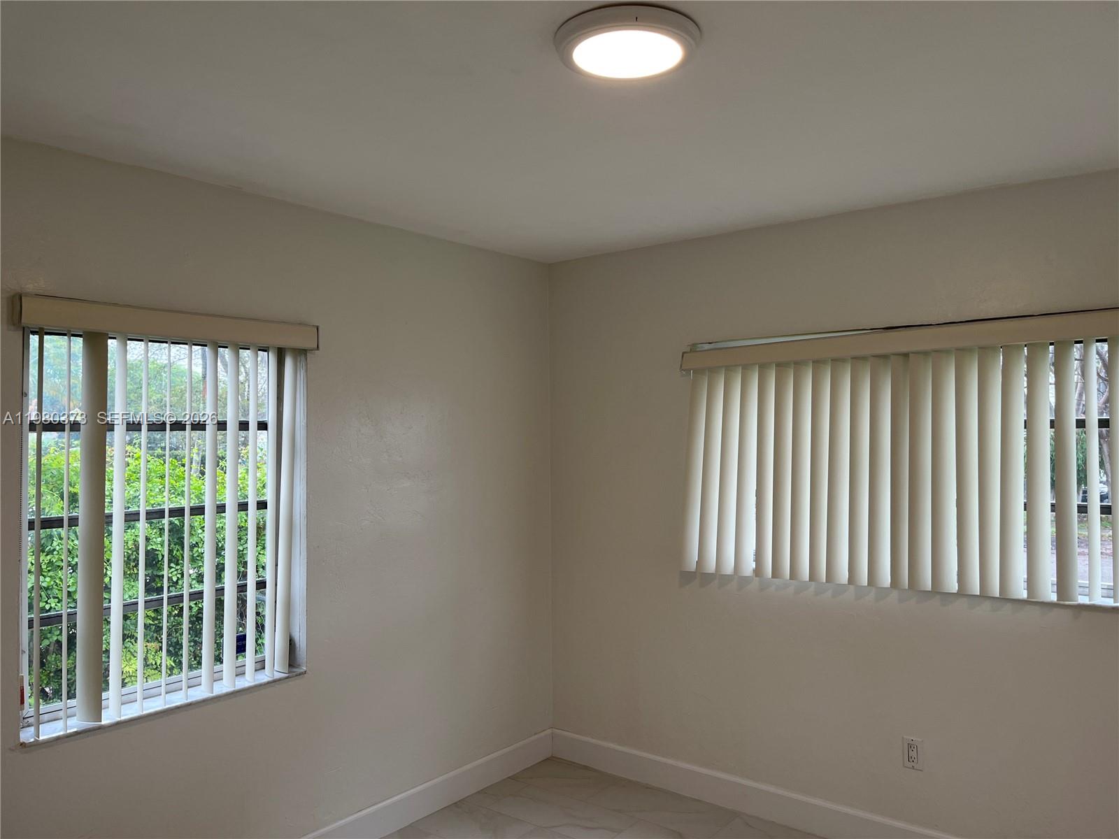 6261 NW 40th St, Virginia Gardens FL 33166