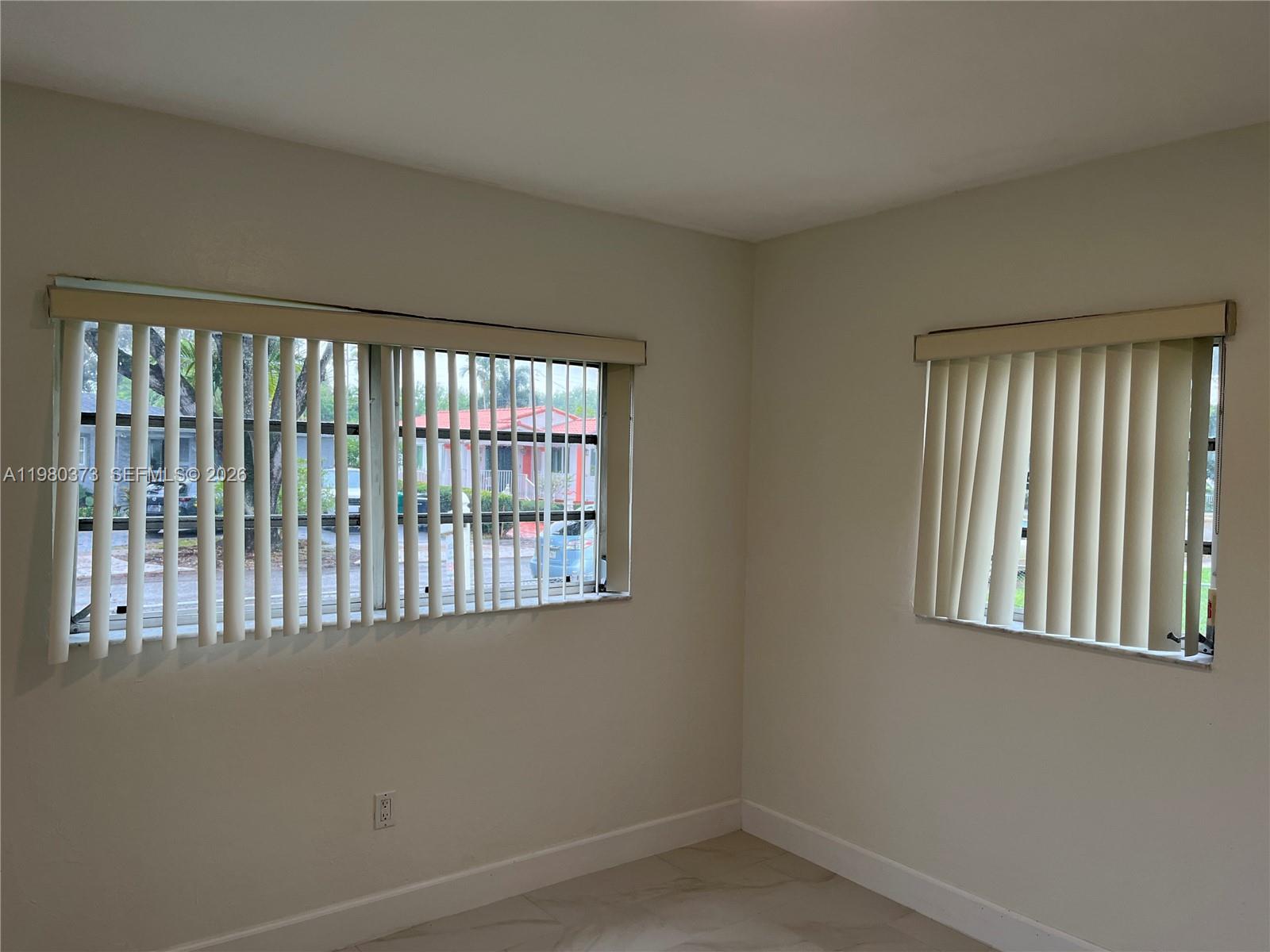 6261 NW 40th St, Virginia Gardens FL 33166