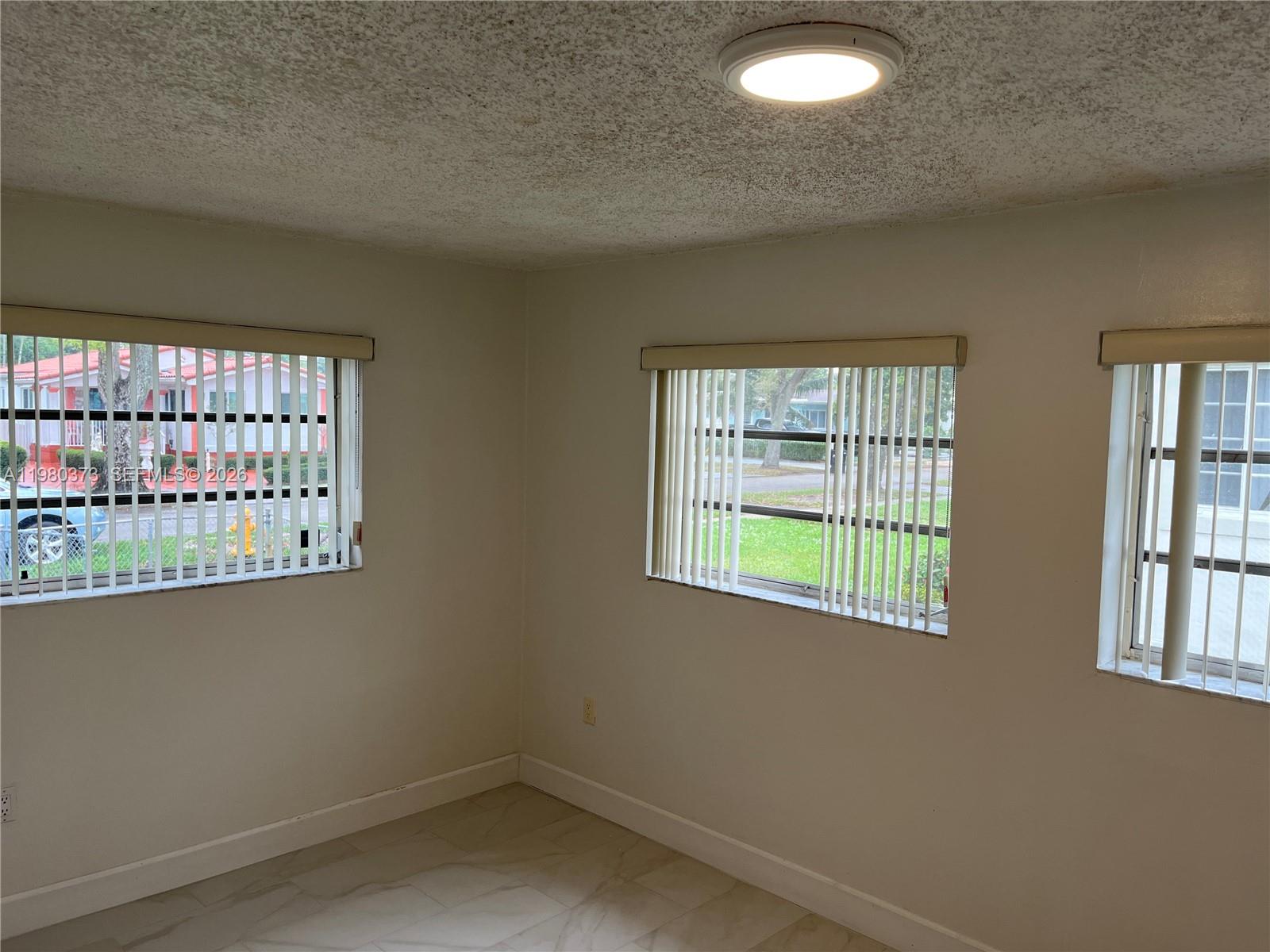6261 NW 40th St, Virginia Gardens FL 33166